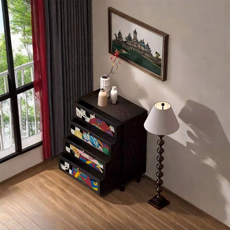Armoire de rangement en bois de frêne avec poignées en métal