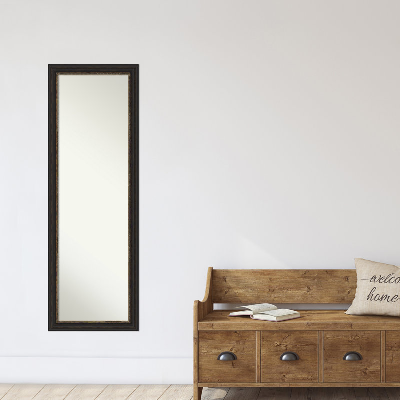 Miroir pleine longueur sur la porte Janay