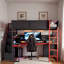 Lit mezzanine en bois d'inspiration Esports avec escalier de rangement, bureau, tablettes et panneau perforé-426557353-426557359