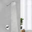 Système de douche mural à finition chromée avec douchette à main Soriano