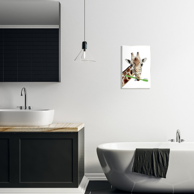 «Giraffe Green Toothbrush Bathroom» par Annalisa Latella, impression, H 15 po x l 10 po x P 0,5 po, Mdf