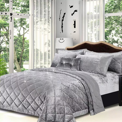 Polyester Bedspread with Pillow Shams