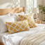 Oreiller de luxe en nid d’abeille-533034876-533034868