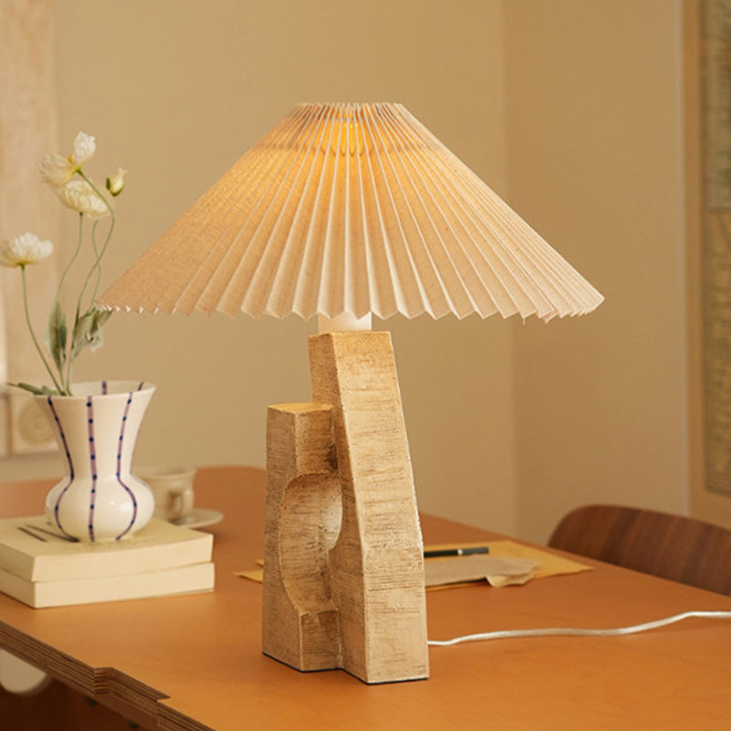 Petite lampe de table moderne en résine beige avec abat-jour en lin pour le salon de la chambre à coucher, ampoule incluse