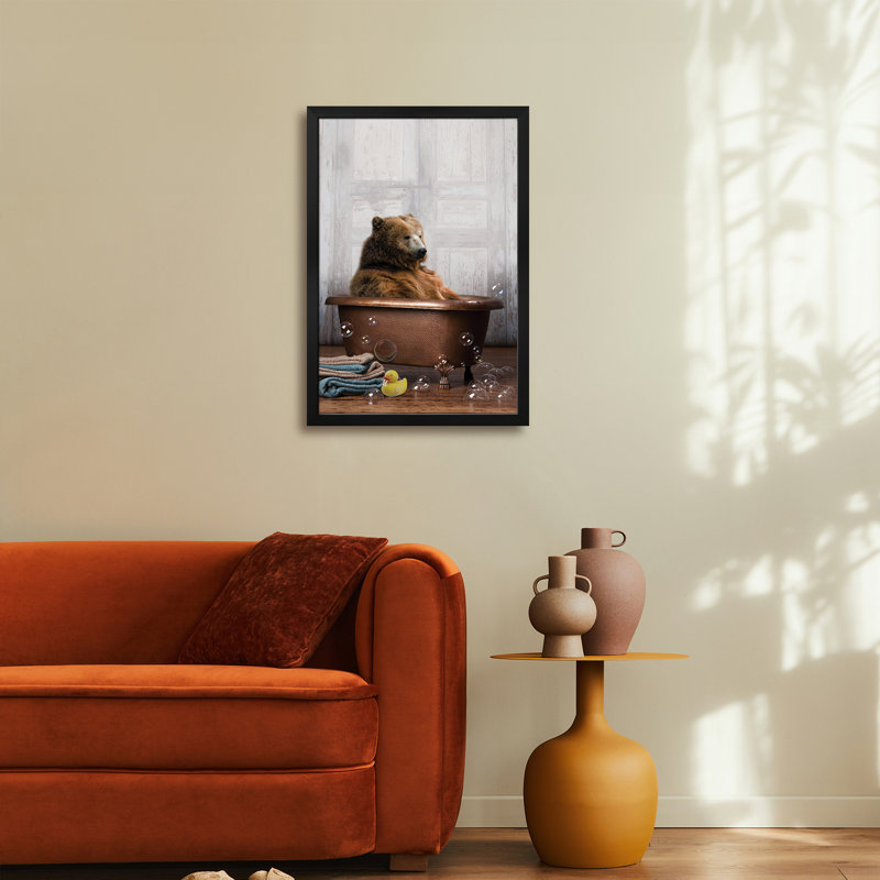 Affiche encadrée «Bear in the tub» par Domonique Brown, H 32 po x l 24 po
