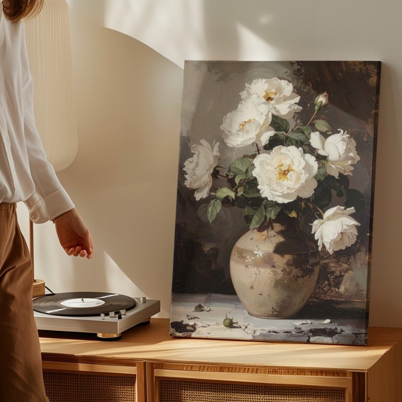 «Timeless Rose Still Life», roses blanches classiques dans un vase en argile rustique, art mural sur toile, prêt à accrocher