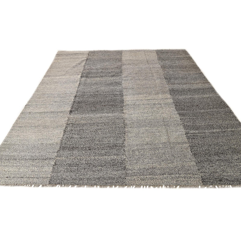 Tapis noir et blanc 8 x 10 Petrella