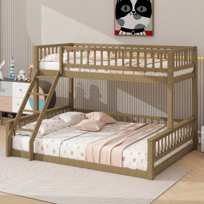 Lit superposé simple au-dessus de grand lit moderne avec échelle intégrée et garde-corps fiables