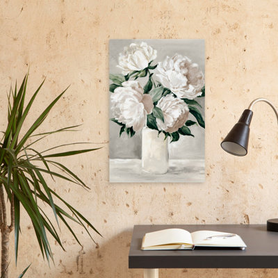 Fleurs et pivoines dans un vase blanc