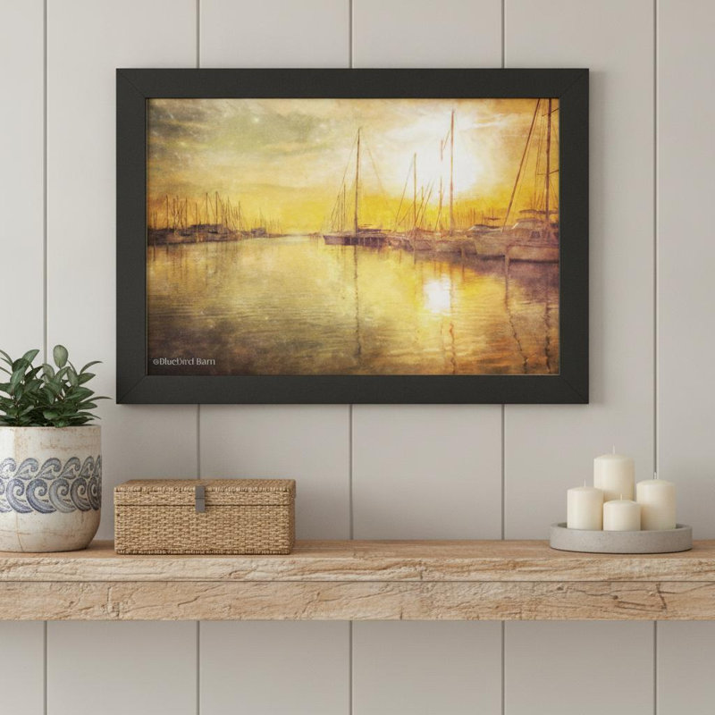 «Yellow Sunset Bateaux In Marina», reproduction d'art encadrée noire