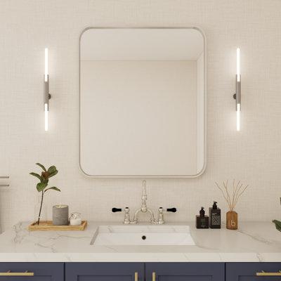 Élégant miroir encadré en aluminium avec coin arrondi pour une décoration intérieure élégante