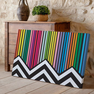 La toile crée une œuvre d'art abstraite vibrante avec des rayures verticales de largeurs d'art variées dans un spectre de couleurs, y compris des impressions sur toile audacieuses