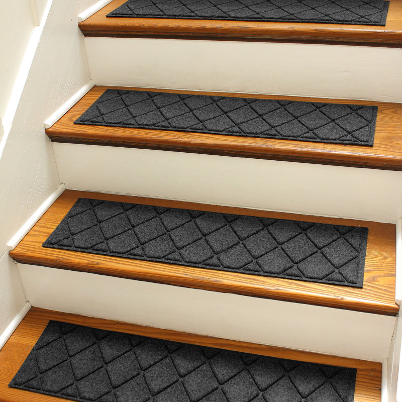 Ensemble de 4 marches d'escalier intérieur / extérieur 8,5 po x 30 po WaterHog® Argyle, Gris anthracite