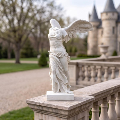 Nike of Samothrace Statue