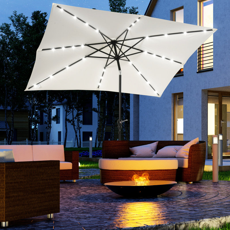 Parasol solaire pour terrasse avec lumières DEL - 9 pi x 7 pi, angle d'inclinaison réglable, abat-jour extérieur pour divers endroits, blanc et manivelle, rendant les espaces plus agréables