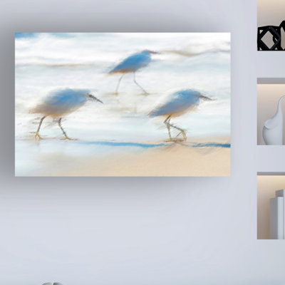 «Pipers on a Beach A» par David Manlove - impression sur toile tendue