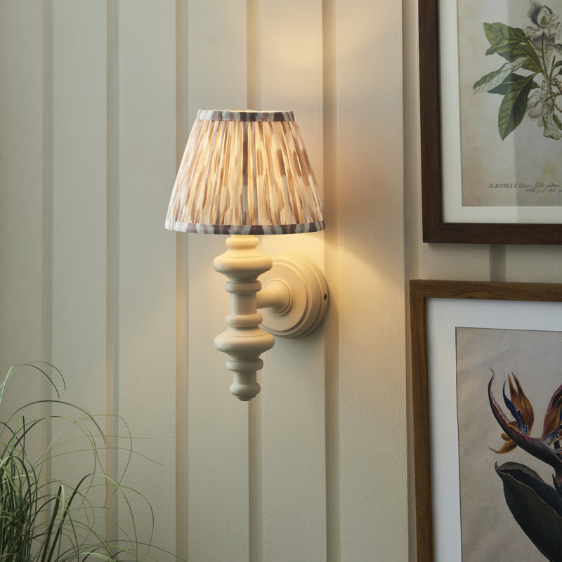Carnaby Wallchiere, White, Beige/White Ikat