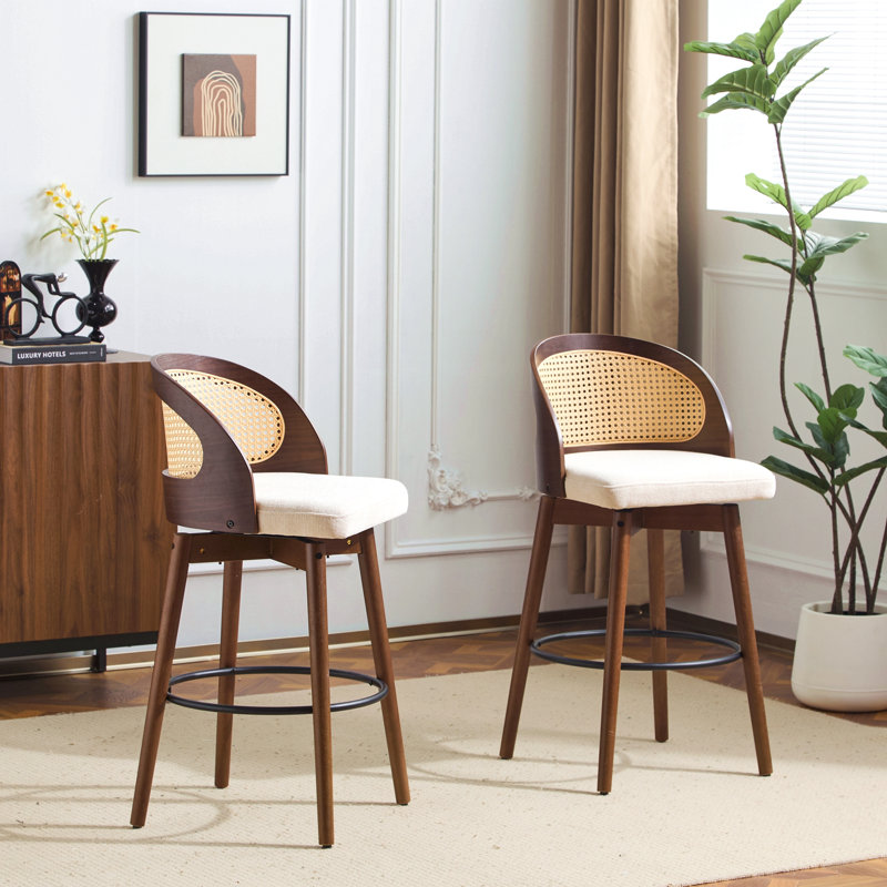 Tabouret de bar d'intérieur en bois Como, finition noyer avec revêtement beige, ensemble de 2