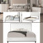Grand lit gris avec une housse en tissu moderne et un cadre stable en bois avec repose-pieds