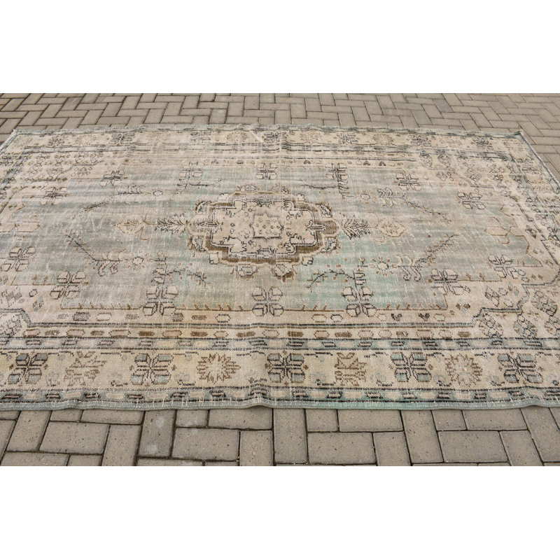 Tapis turc rétro beige et bleu à motif floral antique pour une décoration intérieure élégante
