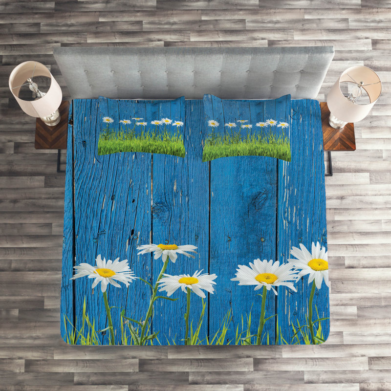 Flower Farmhouse / Country Polyester Coverlet, King Bedspread + 2 Shams