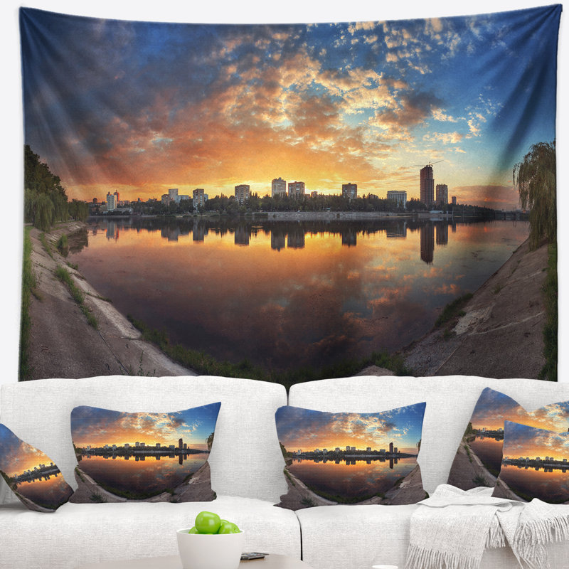 Paysage long coucher de soleil d'été en tapisserie jaune, H 32 po x l 39 po