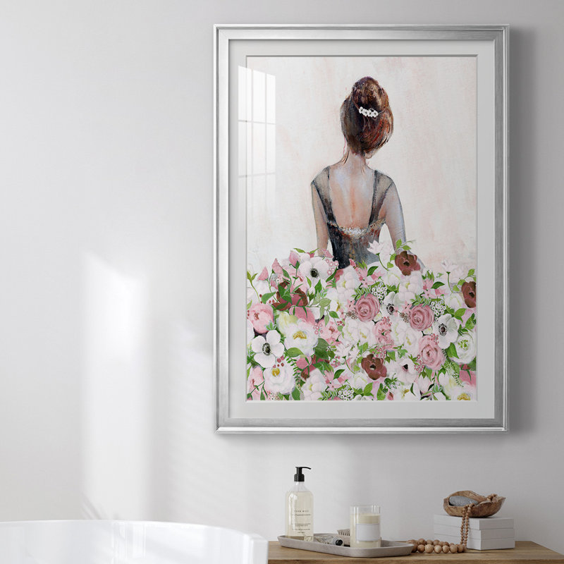 «Beautiful Floral Contemplation I», reproduction encadrée de qualité supérieure - prête à être accrochée, Argent