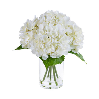 13 - Fleurs d'hortensia artificielles dans un vase