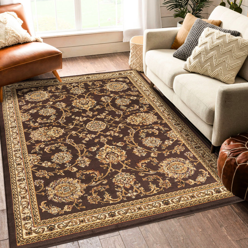 Tapis brun en polypropylène de 7 pi 10 po X 3 po, idéal pour un espace de vie traditionnel et confortable