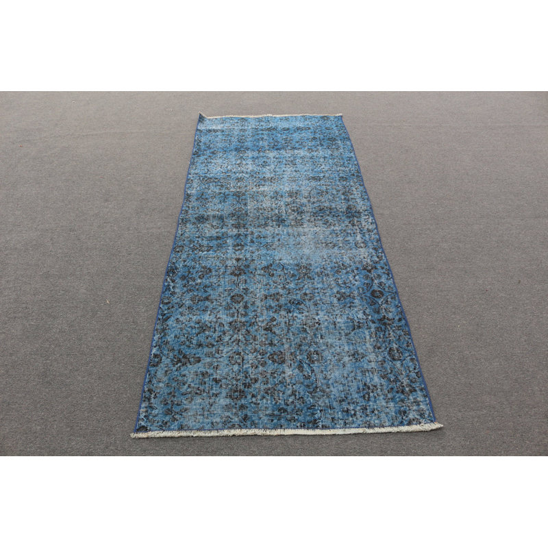 Tapis turc tissé à la main dans un couloir bleu vif - un cadeau unique de la Turquie