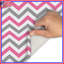 Tapis de bain rose à chevrons-130110789