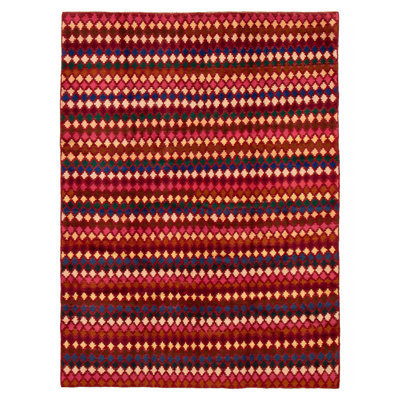 Tapis rouge foncé Akhjah 6 pi 3 po x 8 pi 8 po