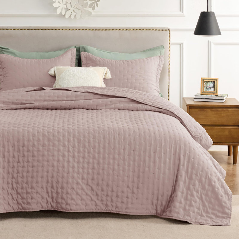 Bedsure Quilt Set for Dorm Decor, Lightweight All-Season Comforter, Bedspread Coverlet with Clover Pattern, Dusty Rose