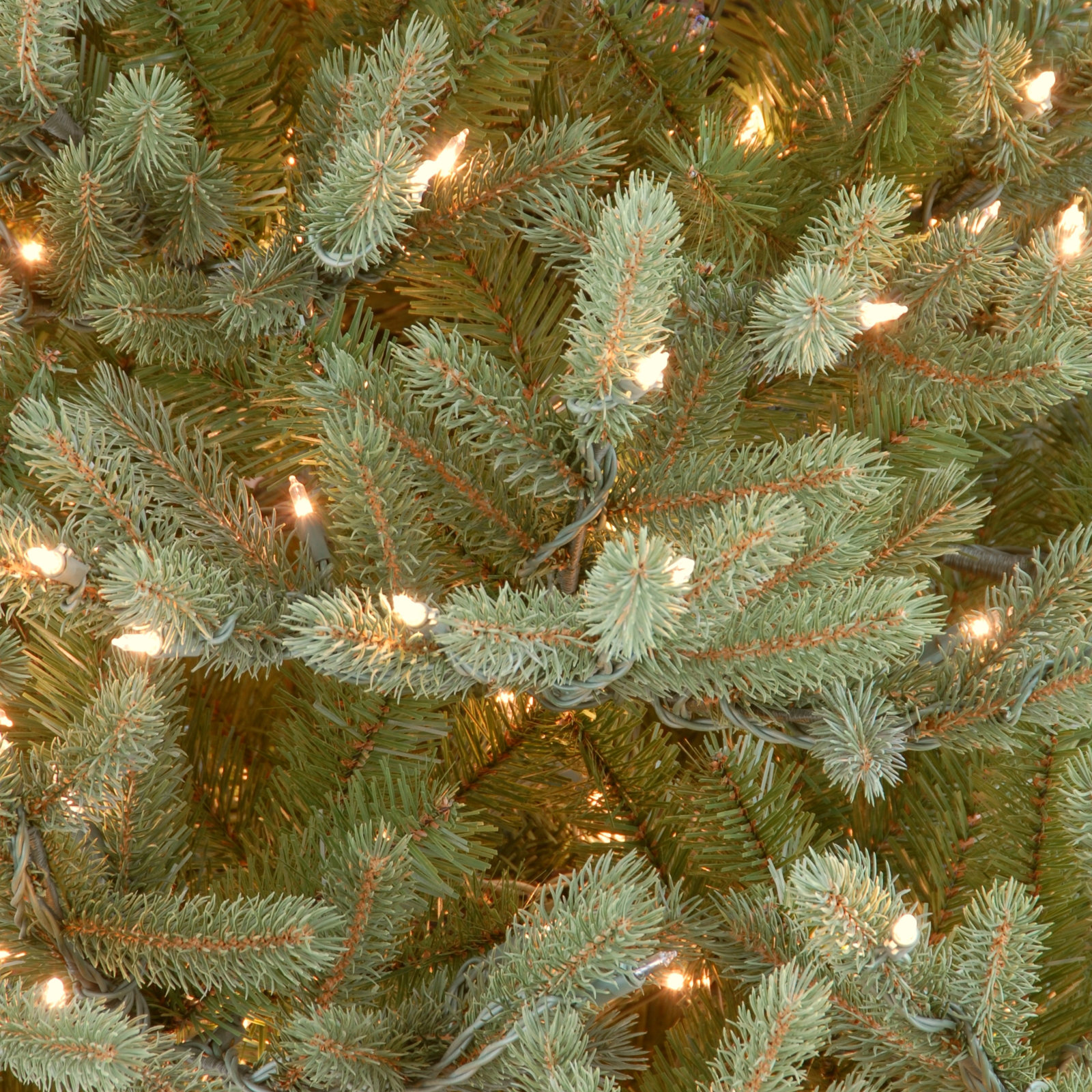7.5' Pre-Lit Spruce Noble Tree