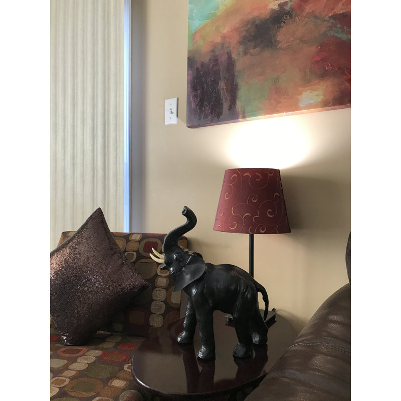 Statue éléphant debout , H 26 po x l 24 po x P 14 po