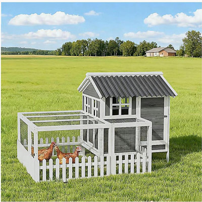 Wooden Chicken Coop for 3-4 Chickens