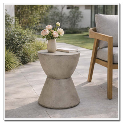 Table d'appoint d'extérieur en béton léger