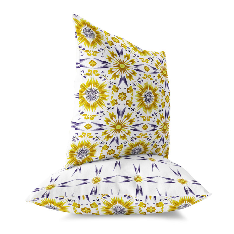 Coussin décoratif intérieur / extérieur Batik Bliss, H 26 po x l 26 po, Bleu / jaune floral / géométrique