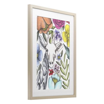 Girafe au milieu des fleurs, reproduction encadrée sous verre, design par Cecilia Battaini