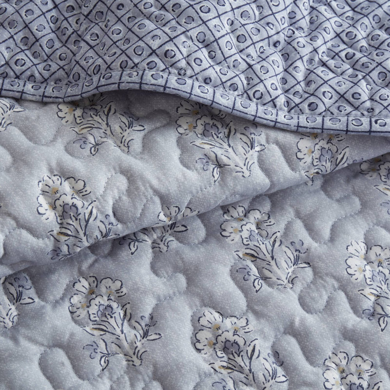 Farmhouse-inspired Queen Bedding Set, Cozy Microfiber With Ruffled Charm