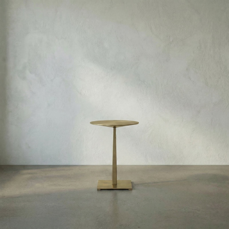 Table de bout Stiletto, Laiton antique