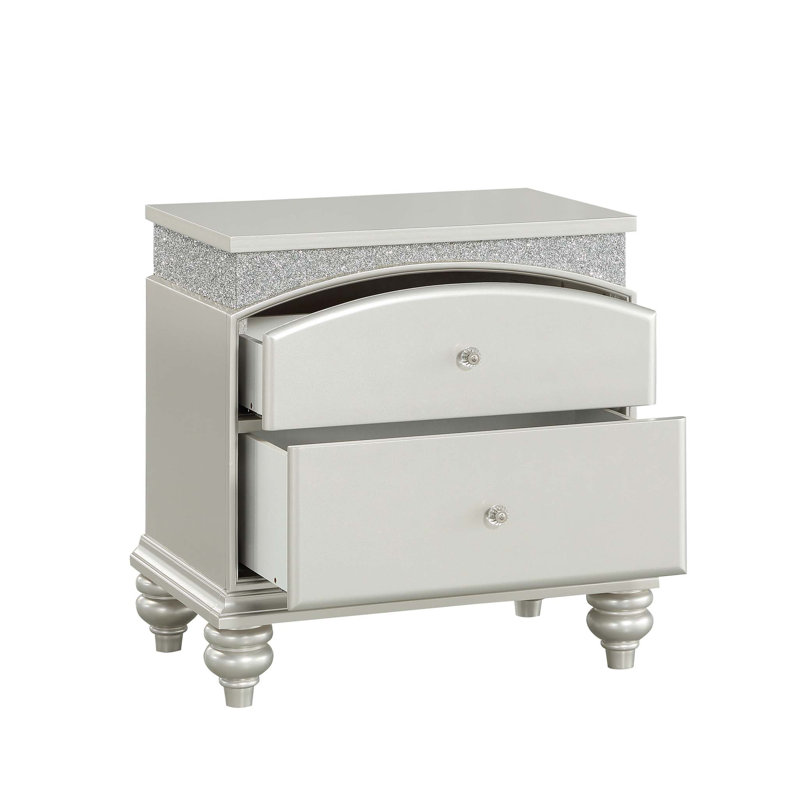 Table de chevet gracieuse au fini platine