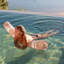 Nouille de piscine en filet: eucalyptus de ruppie maritime-126132220