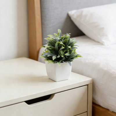 Faux eucalyptus artificiel en pot artificiel - petites plantes d'intérieur de 7,8 pouces pour tablette, bureau, décor de salle de bain, manteau de cheminée Real Touch