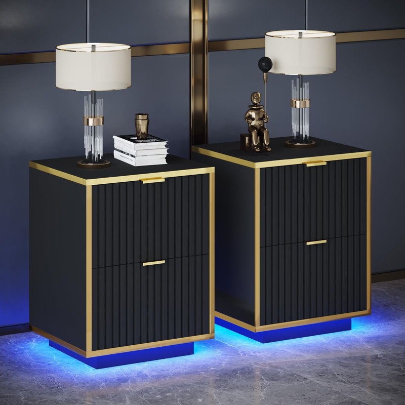 Ensemble de lit plateforme en similicuir avec lumières DEL et table de chevet moderne avec tiroirs cannelés, Noir, Grand lit