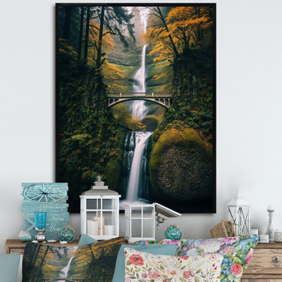 " Oregon Multnomah Falls Scenery "