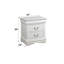 Table de chevet blanche au design fonctionnel et au look sophistiqué Chambre moderne en blanc: amplement d'espace de rangement-862060872