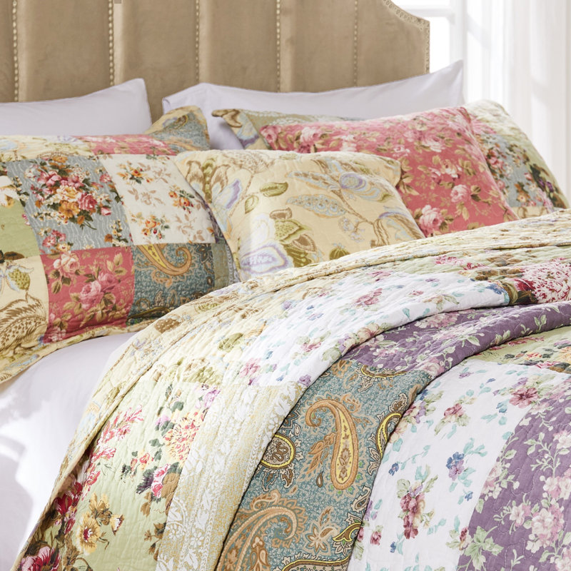 Blooming Prairie Patchwork Throw Pillow Set