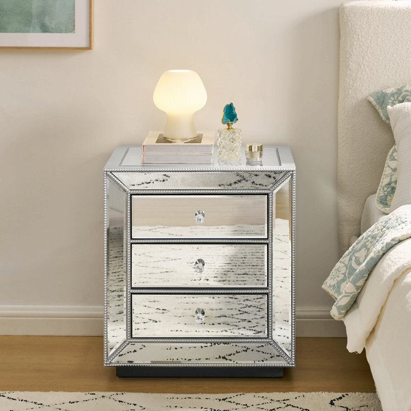 Armoire à trois tiroirs avec finition miroir en perles