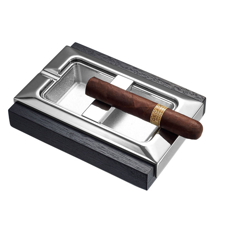 Cendrier de la cigare stadium, Oui, Main Lucida